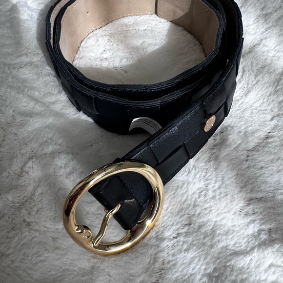 Accessories - Elegant Black Belt with Gold Buckle